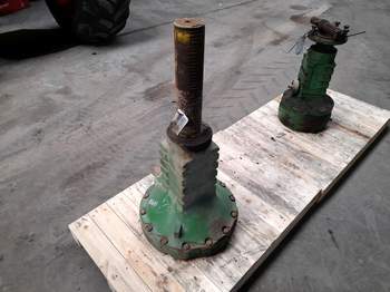 salg af John Deere 4755 LEFT Rear Half Axle