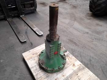 salg af John Deere 4755 LEFT Rear Half Axle