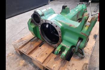 salg af John Deere 6920 LEFT Front axle house