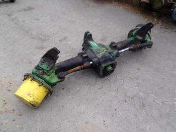 salg af John Deere 6820  Disassembled front axle