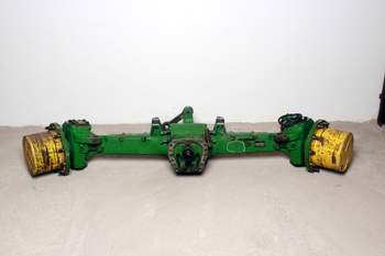 salg af John Deere 6155R  Disassembled front axle