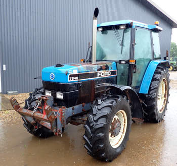 salg af New Holland 7840 traktor