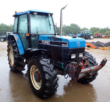 salg af New Holland 7840 traktor