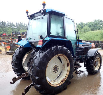 salg af New Holland 7840 traktor