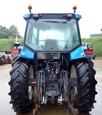 salg af New Holland 7840 traktor