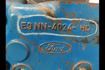 salg af New Holland 7840  Rear Transmission