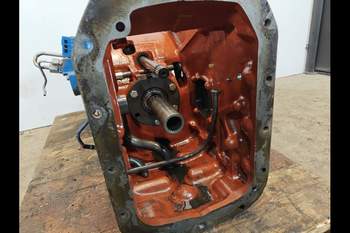 salg af New Holland 7840  Rear Transmission