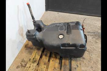 salg af New Holland 7840  Fuel tank