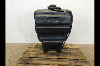 salg af New Holland 7840  Fuel tank