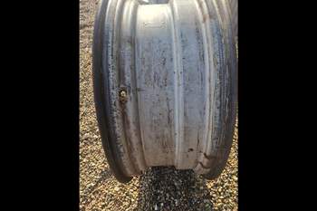 salg af New Holland 7840 RIGHT Rear Rim