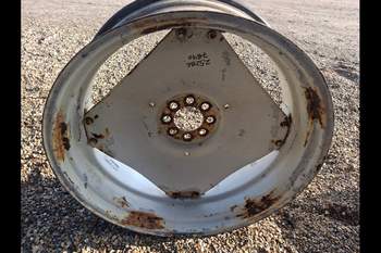 salg af New Holland 7840 RIGHT Rear Rim