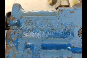 salg af New Holland 7840  Remote control valve