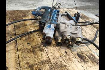 salg af New Holland 7840  Remote control valve