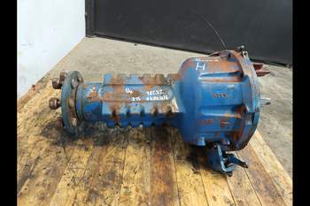 salg af New Holland 7840 RIGHT Rear Half Axle