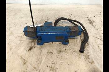 salg af New Holland 7840  Hydraulic lift valve