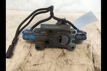 salg af New Holland 7840  Hydraulic lift valve