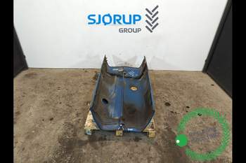 New Holland 7840  Engine Hood