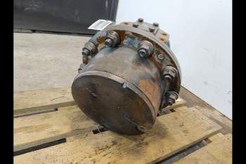 salg af Massey Ferguson 6716S RIGHT Front axle final drive