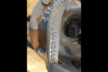 salg af Massey Ferguson 6716S LEFT Front axle final drive