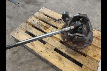 salg af Massey Ferguson 6716S LEFT Front axle final drive