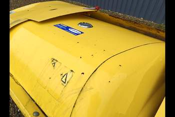 salg af New Holland BB9060  Hood and fender