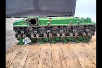 salg af John Deere 6620  Cylinder Head