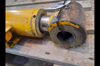 salg af Hydraulisk Cylinder Massey Ferguson 965 