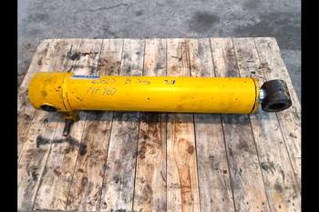 salg af Massey Ferguson 965  Hydraulic Cylinder