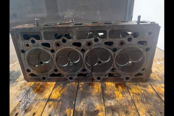 salg af Case 4240  Cylinder Head