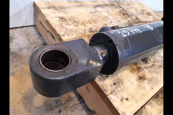 salg af New Holland B115C  Hydraulic Cylinder