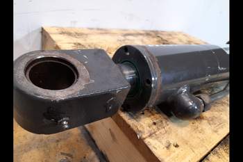 salg af New Holland B115C  Hydraulic Cylinder