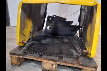 salg af New Holland B115C  Engine Hood