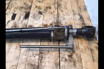 salg af New Holland B115C  Hydraulic Cylinder