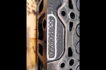 salg af New Holland B115C  Cylinder head