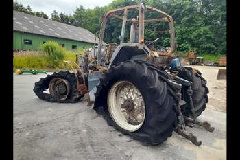 salg af New Holland T8040 traktor