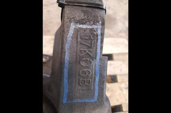 salg af New Holland T8040 LEFT Front axle final drive