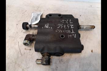 salg af New Holland T8040  Hydraulic lift valve