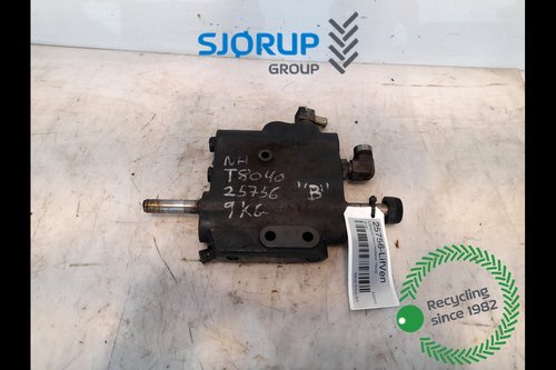 salg af New Holland T8040  Hydraulic lift valve