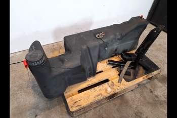 salg af Kraftstofftank Massey Ferguson 4255 