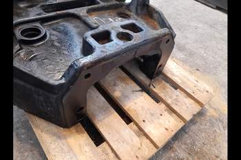 salg af New Holland T7060  Front axle support