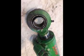 salg af John Deere 7530  Hydraulic Cylinder