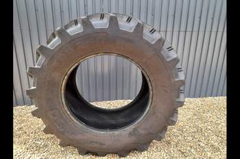 salg af John Deere 7530 LEFT Tire