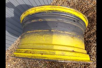 salg af John Deere 7530 RIGHT Rear Rim