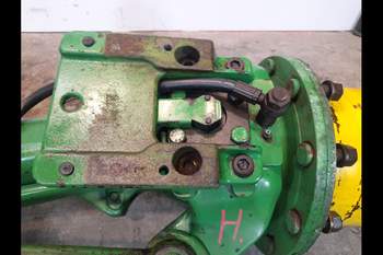 salg af John Deere 7530  Front Axle