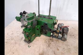 salg af John Deere 7530  Hydraulic Valve support