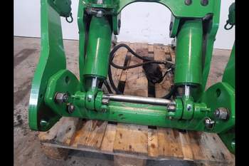 salg af Frontlyftar John Deere 7530 