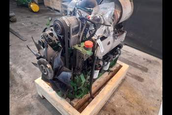 salg af Motor John Deere 7530 