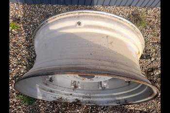 salg af Hinterfelge Case Farmall 115A RECHT