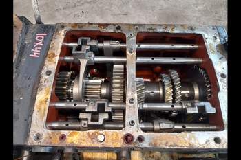 salg af Getriebe Case Farmall 115A 