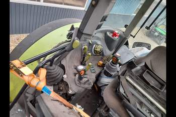 salg af Claas Arion 660 traktor